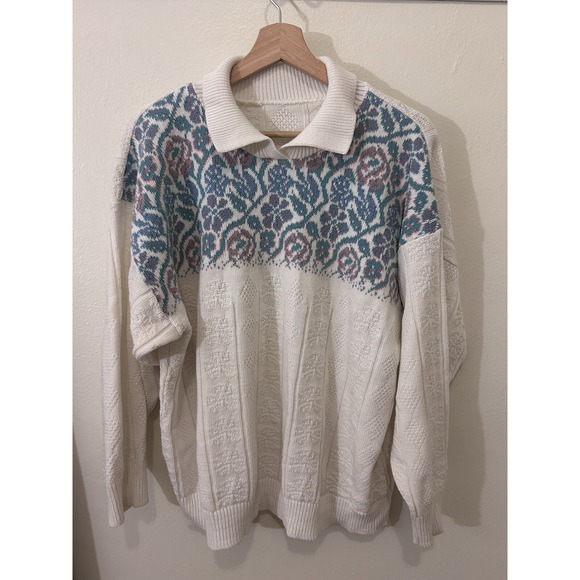 The Unbranded Brand Sweaters - Vintage Collared White Sweater With Design Made In The USA‎